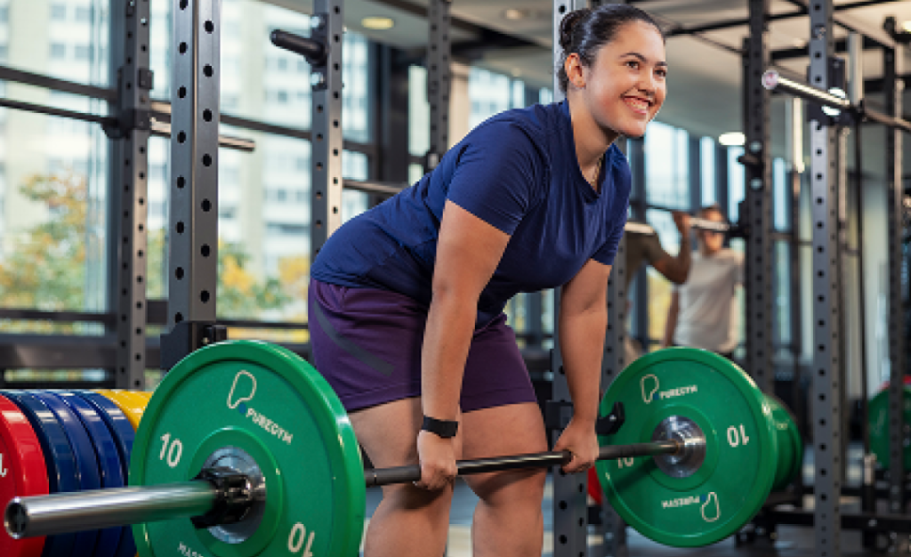 La course et l'haltérophilie sont souvent considérées comme des exercices séparés : la course comme un exercice cardiovasculaire servant souvent à perdre du poids, améliorer la santé cardiaque et augmenter l'endurance et la capacité aérobique, alors que la musculation est considérée comme une pratique ciblée sur le renforcement, le déloppement et la puissance des muscles.