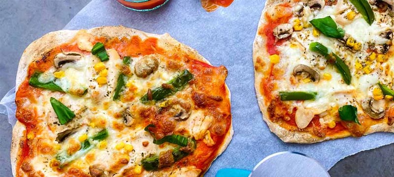 Hausgemachte Pizza mit Huhn und Gemüse Rezept | PureGym