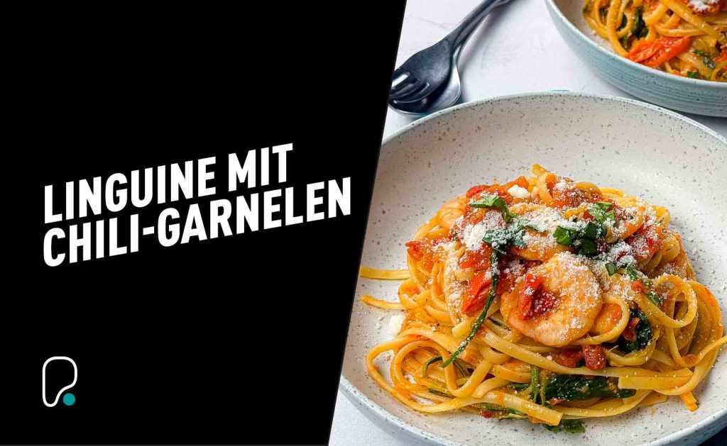 Diese Chili-Riesengarnelen-Linguine haben nur 333 Kalorien, aber gleich 28 g Protein pro Portion. Sie sind einfach zuzubereiten und sehr fein. Dieses schnell zubereitete Gericht ist voller Nährstoffe und eine perfekte Abwechslung in deiner Meal-Prep-Routine.