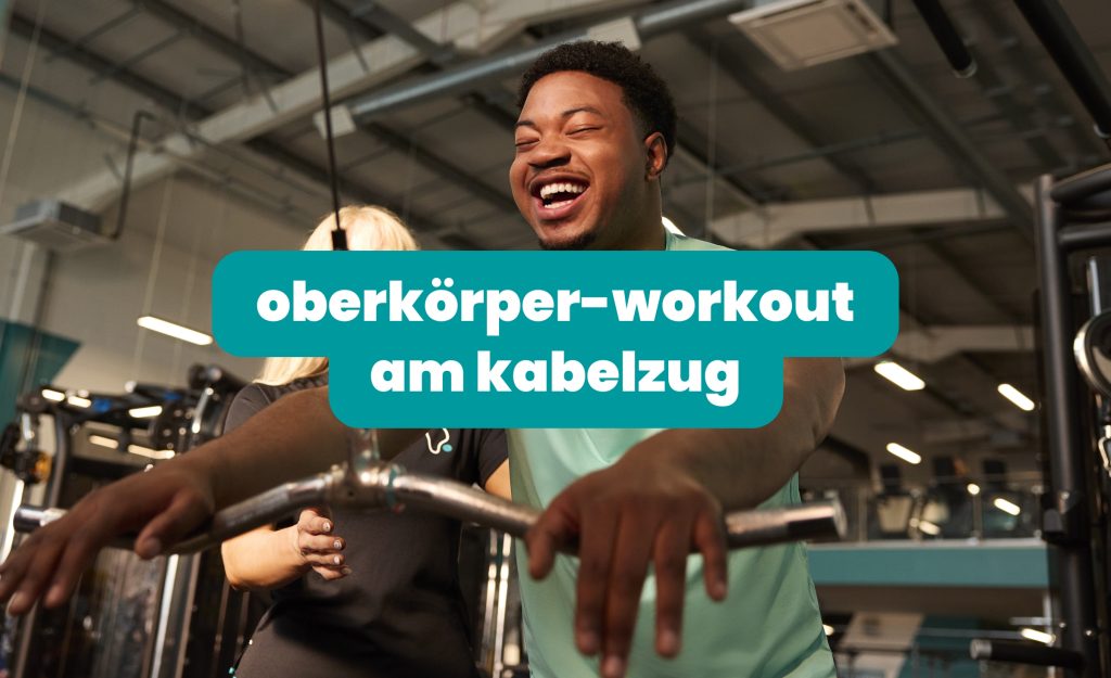 Oberkörper Workout am Kabelzug.
Mit diesem Training stärkst du deine Arme, deinen Rücken und stabilisierst deine Haltung.